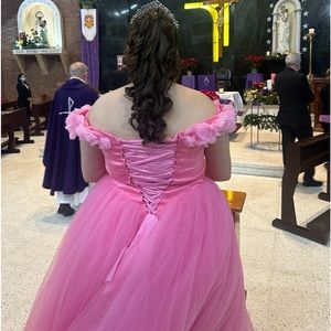 Quinceanera dress , beautiful pink coral dress. Fits 14-18